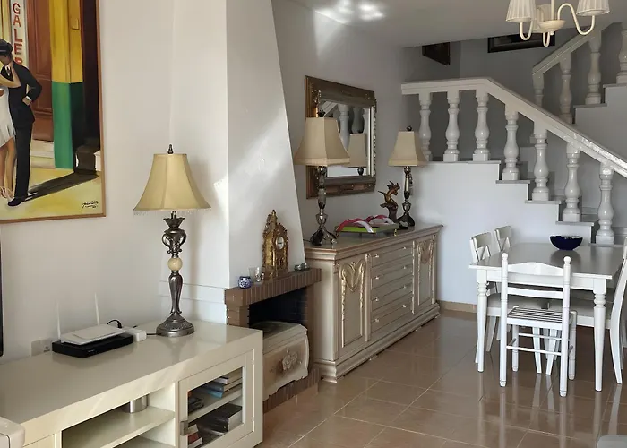 Townhouse With Sea View بيت للعطل نيرخا