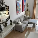 펜션 Townhouse With Sea View