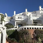 Townhouse With Sea View 펜션 네르하