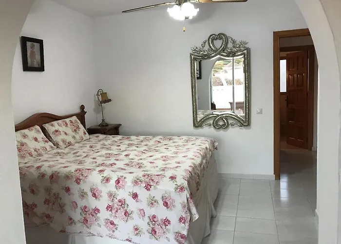 Hébergement de vacances Townhouse With Sea View *