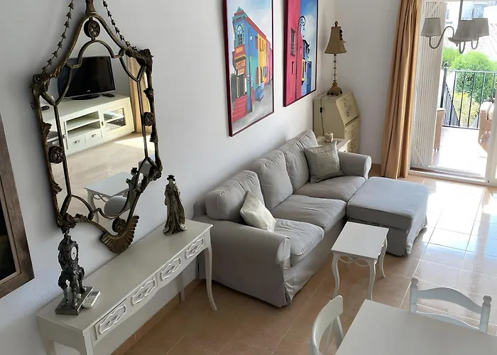 Hébergement de vacances Townhouse With Sea View